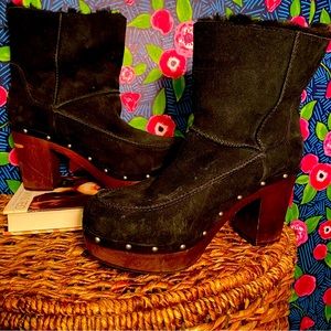 Ugg Kouri Women's Boot NWOT black fur lined wooden sole size 11 studded